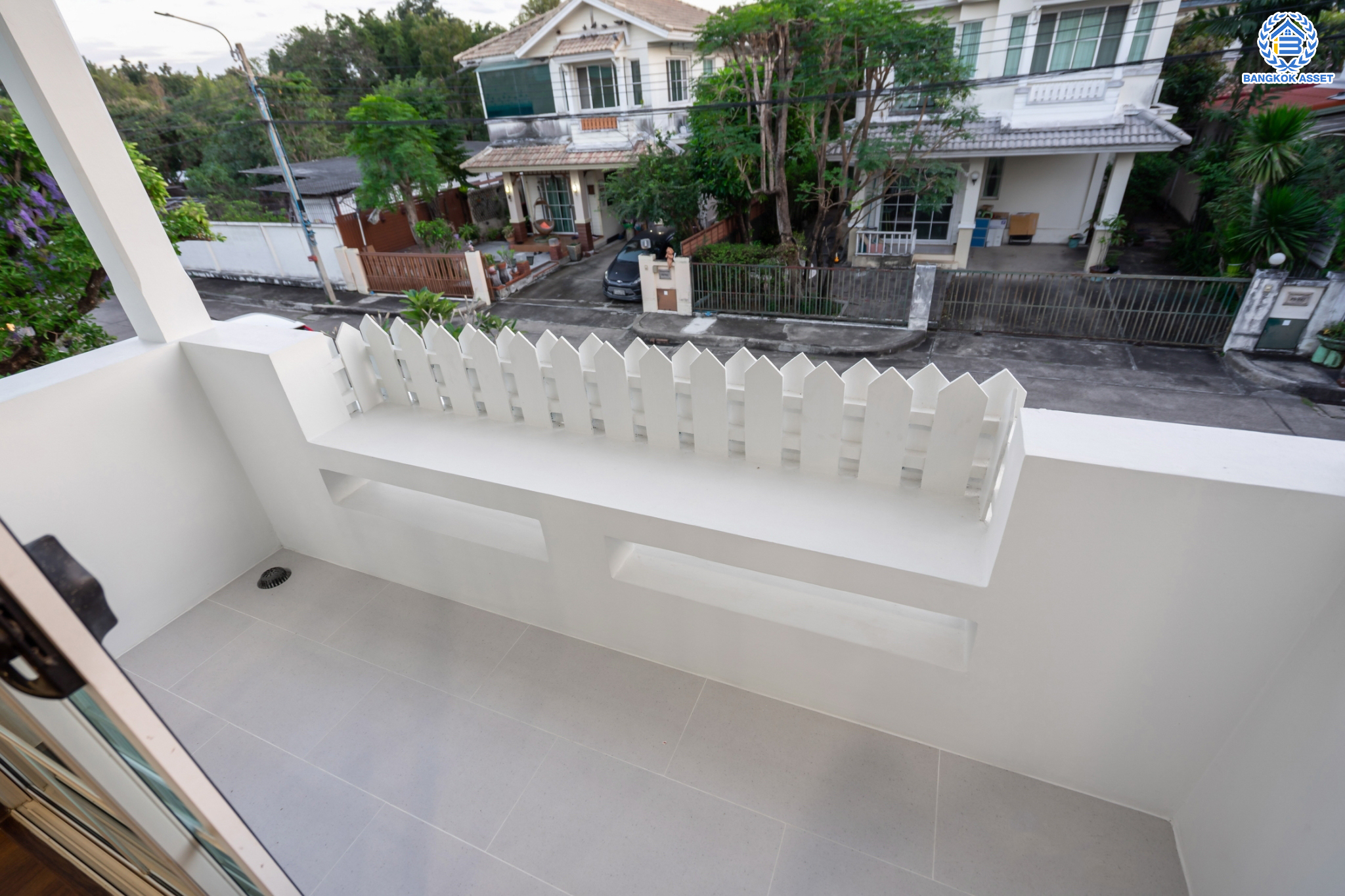 บ้านมือสองตกแต่งใหม่ แบรนด์ LH ม.ชลลดา วัดลาดปลาดุก บ้านเดี่ยวหลังใหญ่ เนื้อที่ 52.2 ตร.ว. ฟังก์ชัน 3 ห้องนอน 2 ห้องน้ำ จอดรถได้ 2 ที่จอดรถ พร้อม Facilities ครบครัน บนทำเลเดินทางสะดวก เชื่อมต่อถ.กาญจนาภิเษก ใกล้รถไฟฟ้าสายสีม่วง "สถานีคลองบางไผ่"...